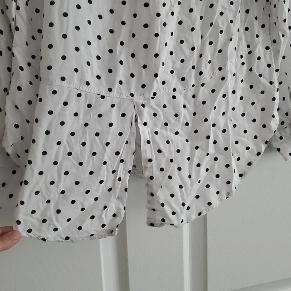 Per Se White and Black Polka Dot Womems Buttom Up Shirt - Picture 3 of 4